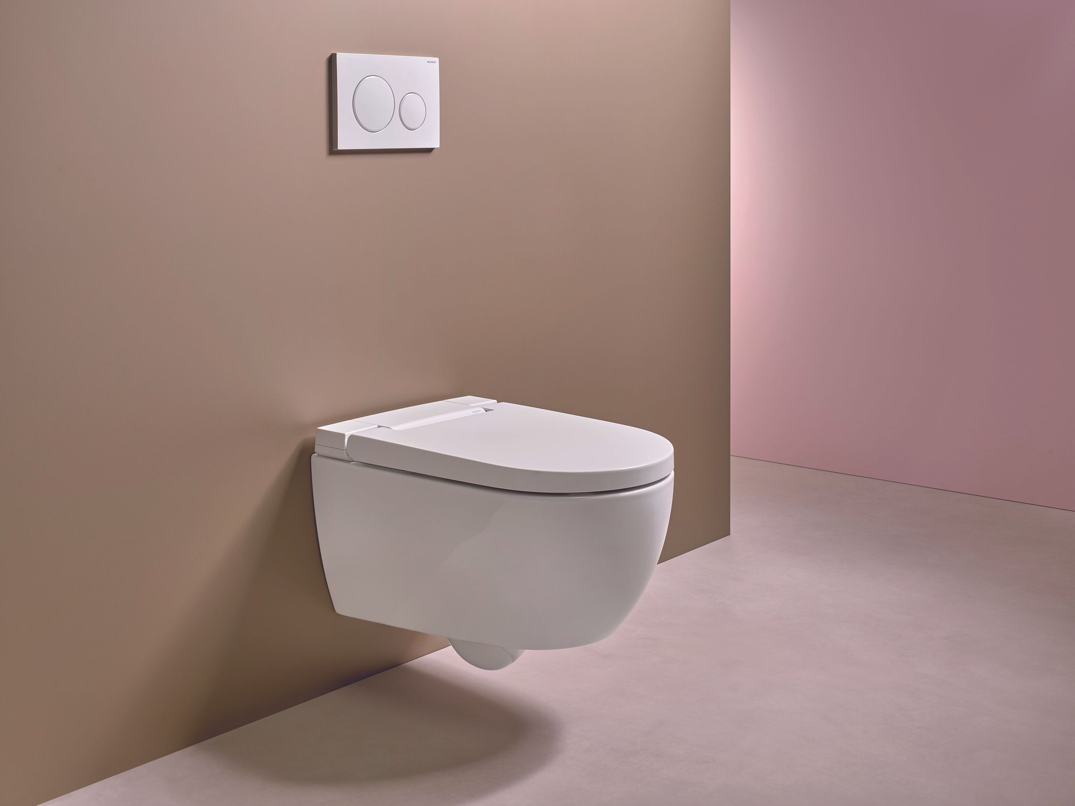 2024_Geberit Aquaclean_Feature_Alba_Long_shot_no remote control_02.jpg