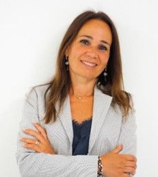 Diretora Mapei.jpg