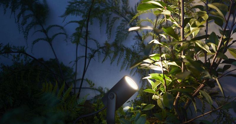Philips-Hue-outdoor-Lily-spot-2