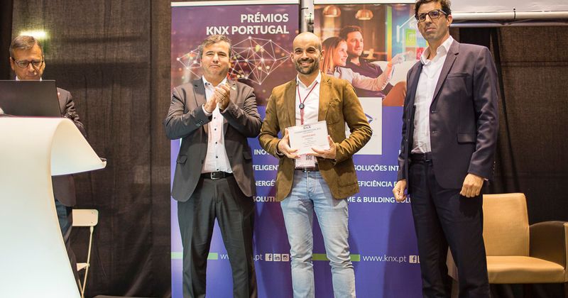 Prémio KNX - recebeu Daniel Afonso - entregou Arqto Rui Dias da NOZ